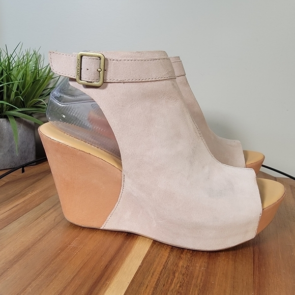 Korks Ease Suede and Leather Wrapped Wedge Sandals Size 9 - Picture 3 of 16